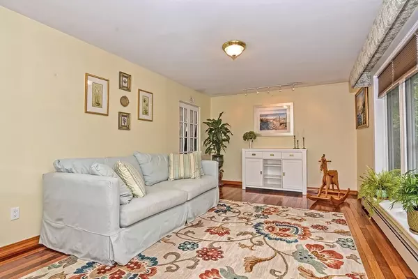 Tiverton, RI 02878,128 Captains Cir