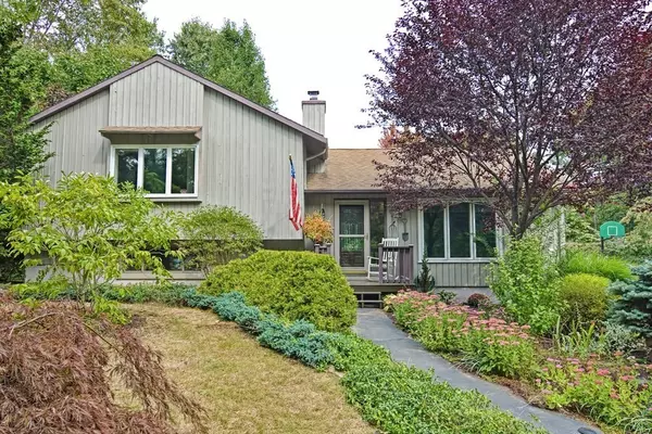 128 Captains Cir, Tiverton, RI 02878