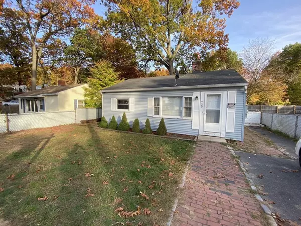 Springfield, MA 01109,725 Bay St.