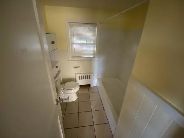 Springfield, MA 01109,725 Bay St.