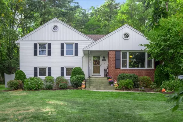 493 Forest Hills Rd, Springfield, MA 01128