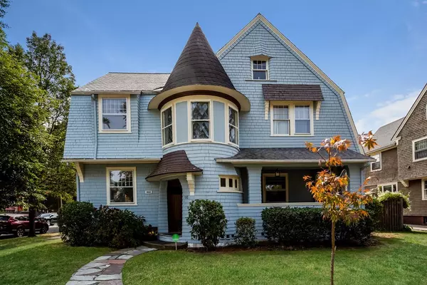 95 Maplewood Ter, Springfield, MA 01108