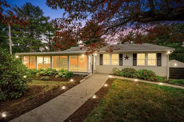 4 Hillside Ave, Halifax, MA 02338