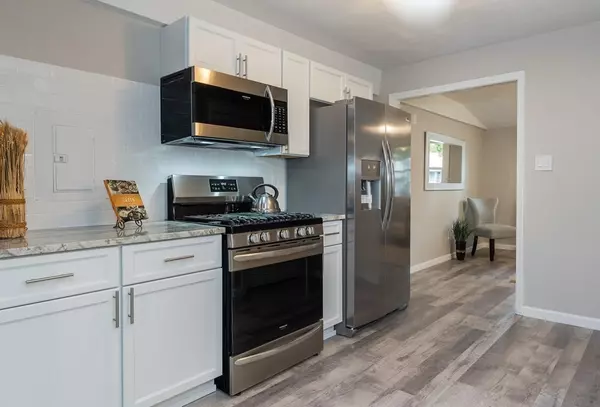 284 Ambrose St, Springfield, MA 01109