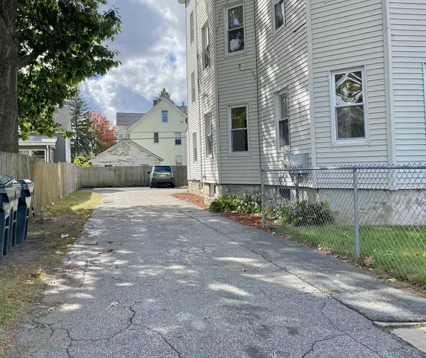 Springfield, MA 01104,64-66 Mooreland St