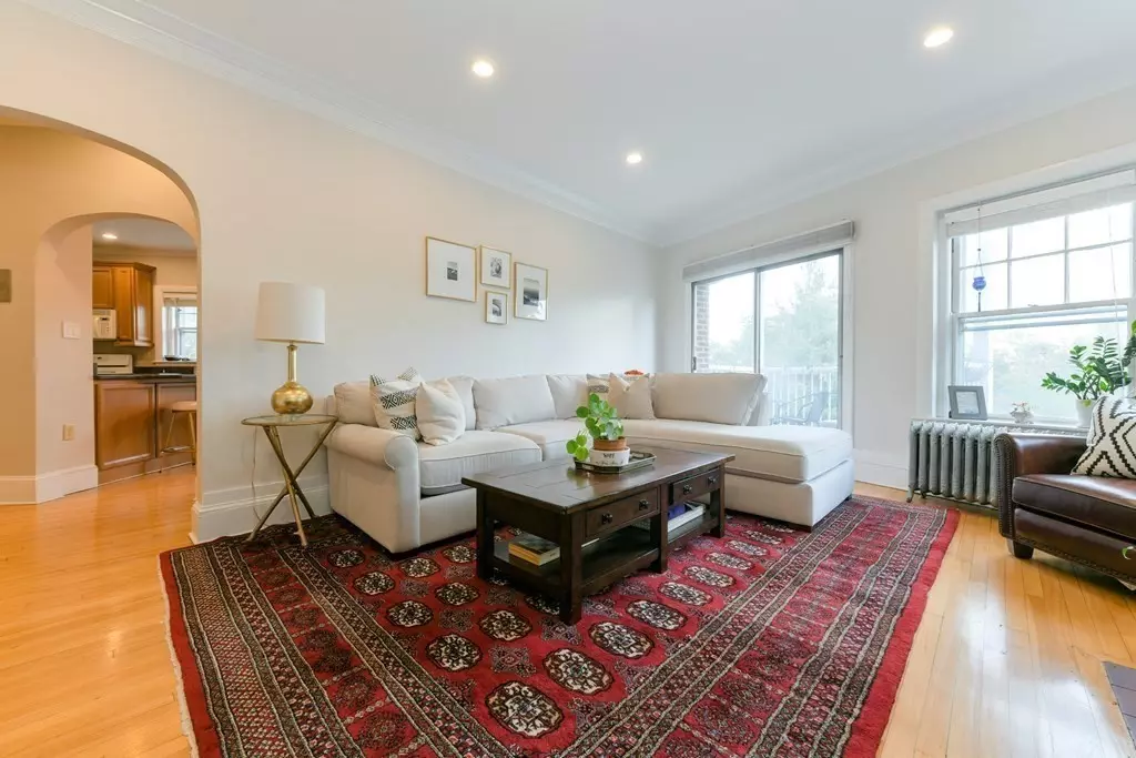Brookline, MA 02446,208 Fuller St #4