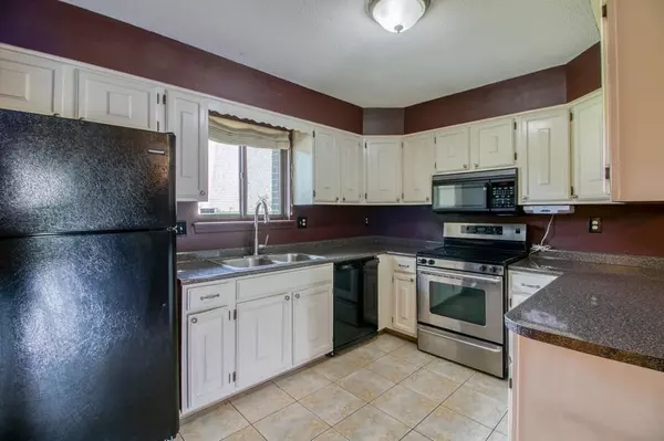 Agawam, MA 01001,37 Beekman Dr #37