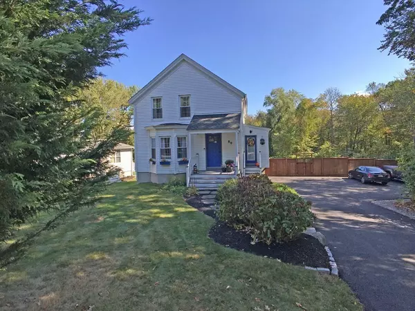 84 Fish Rd, Tiverton, RI 02878