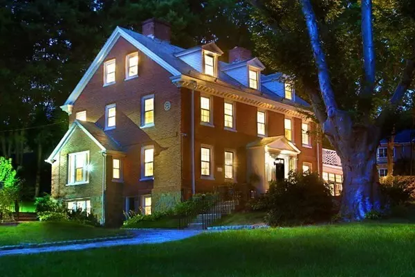 310 Fairmount Ave, Boston, MA 02136