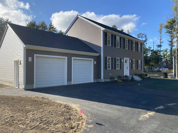 73 Rochester Rd, Carver, MA 02330