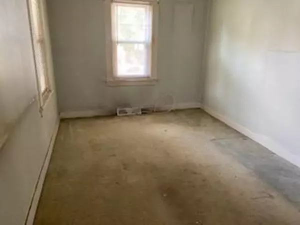 Saugus, MA 01906,42 Hawkes St