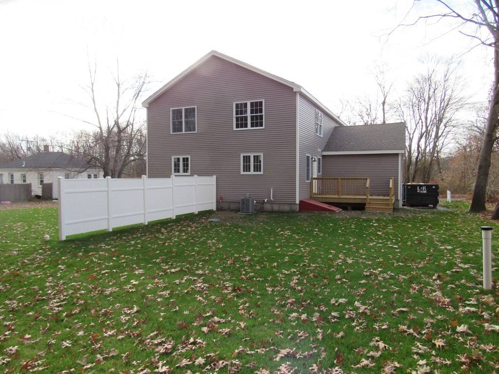 Bellingham, MA 02019,115 Westminster Ave #2