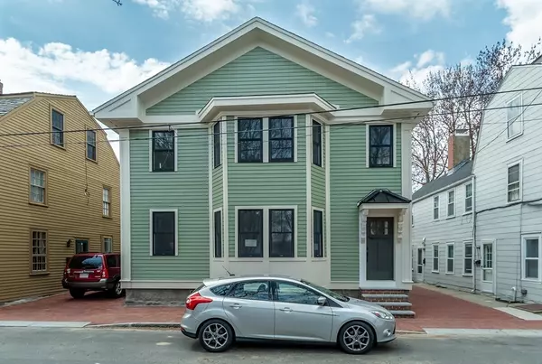 Newburyport, MA 01950,16 Temple Street #16