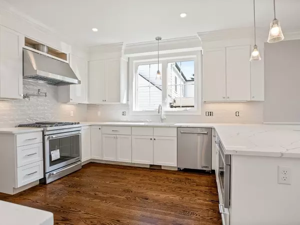 Newton, MA 02465,25 Larkin Road