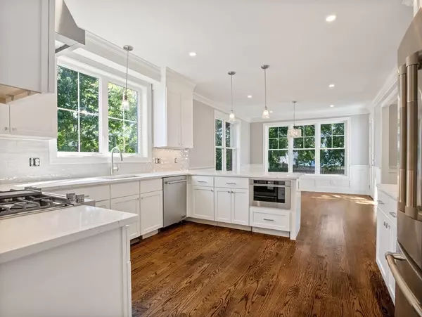 Newton, MA 02465,25 Larkin Road