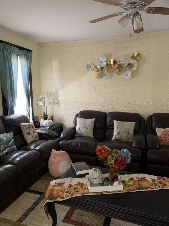 Springfield, MA 01109,194-196 Massachusetts Ave