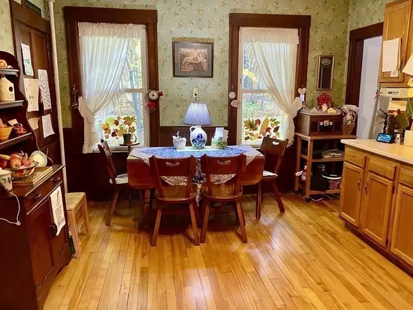 Paxton, MA 01612,15 Pleasant St