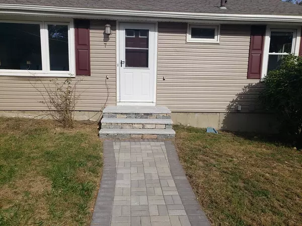 Shrewsbury, MA 01545,7 Melody Lane