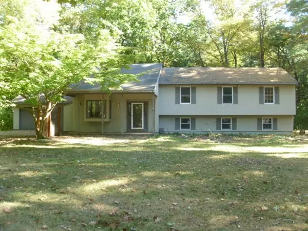 Dover, MA 02030,8 Edgewater Dr
