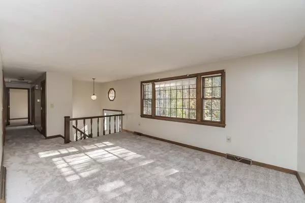 Townsend, MA 01469,77 Maplewood Dr