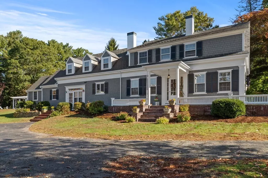 Duxbury, MA 02332,566 Bay Rd