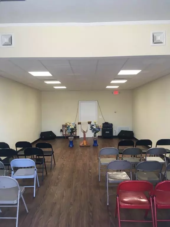 379 Walnut St Ext, Agawam, MA 01001