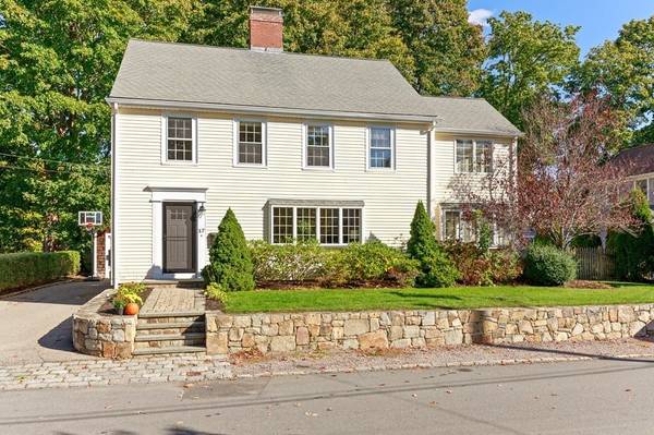 17 Thompson Ave, Hingham, MA 02043