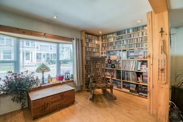 Huntington, MA 01050,6 Maple St