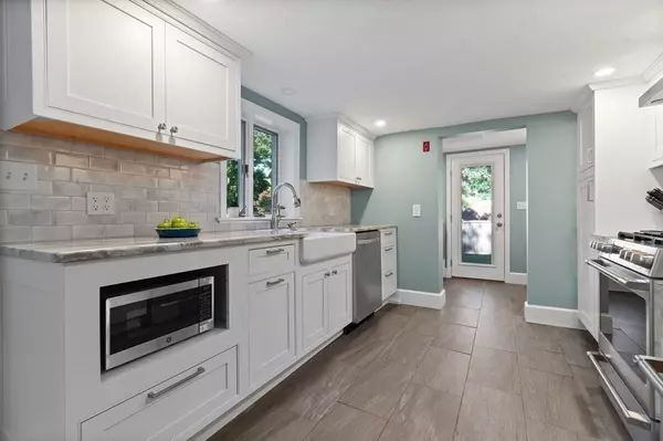 Cohasset, MA 02025,493 Beechwood St