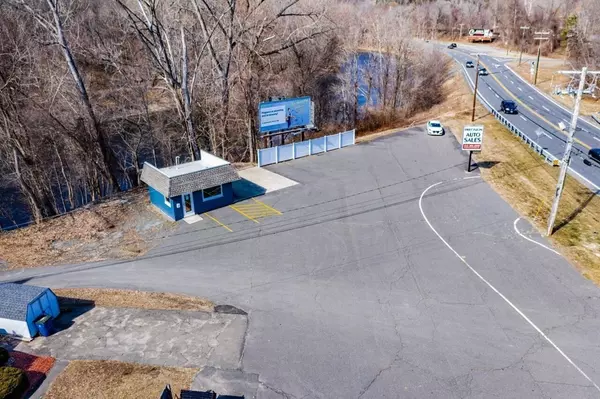 2405 Westfield St, West Springfield, MA 01089