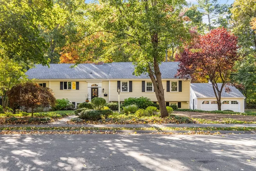 5 Candlewood Road, Lynnfield, MA 01940