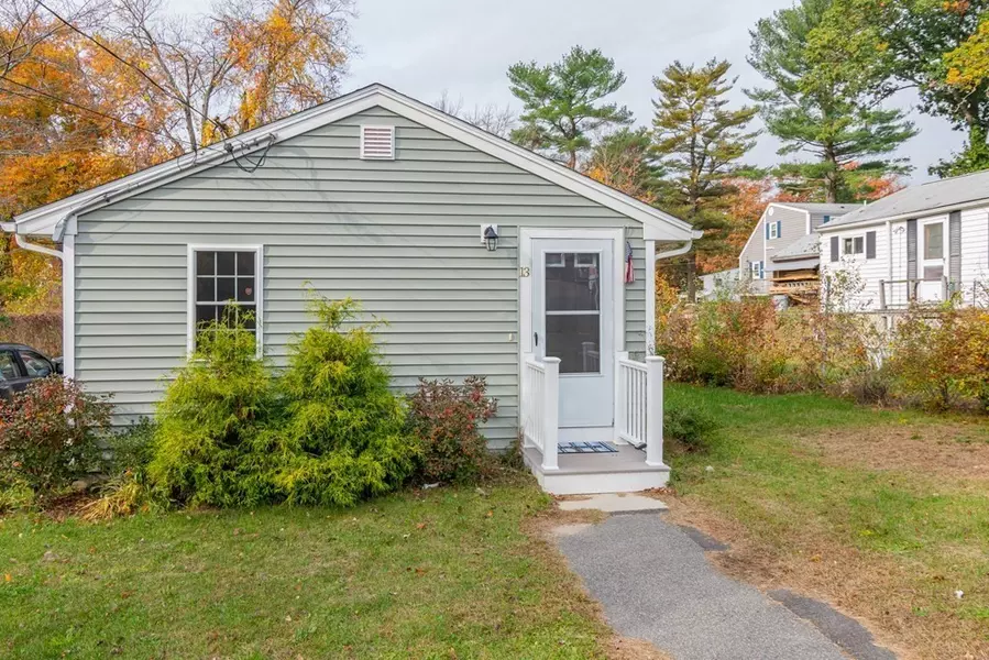 13 Mayflower Rd, Holbrook, MA 02343