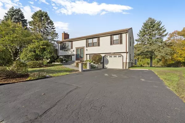 45 Mohawk Dr, Seekonk, MA 02771