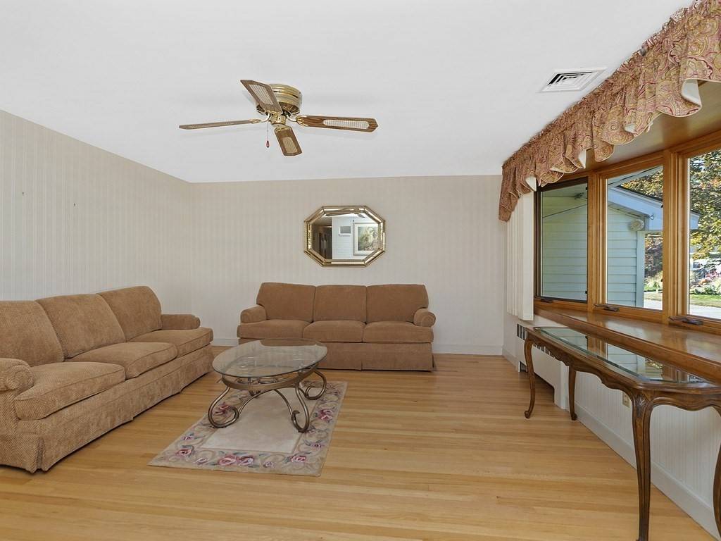 Waltham, MA 02452,41 Oakley Ln