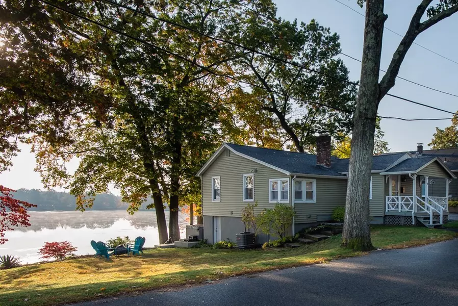 80 Lakeside Dr, Shrewsbury, MA 01545