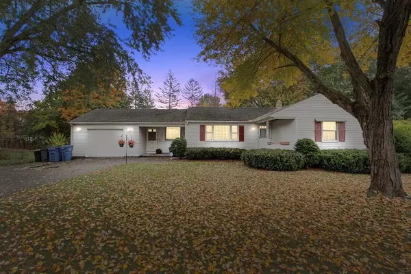 29 Glenview Dr, West Springfield, MA 01089