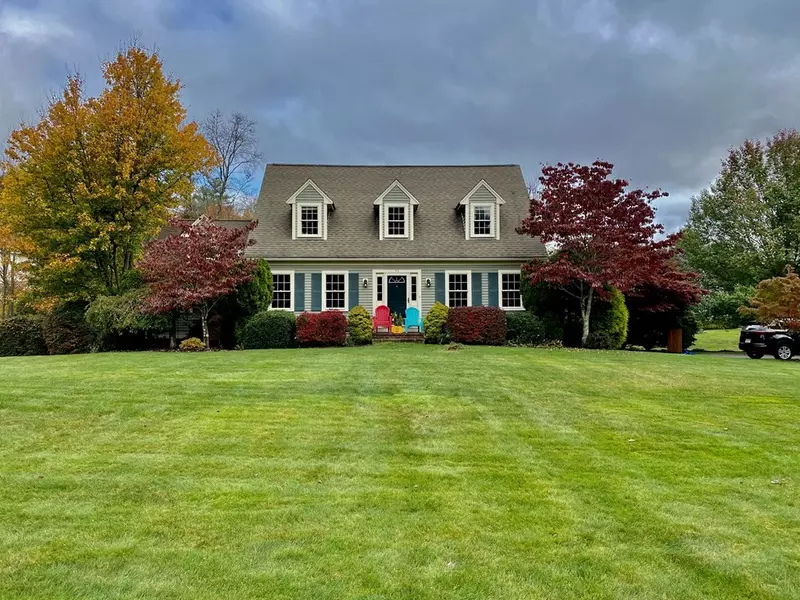 75 Pennsylvania Ave, Hanson, MA 02341