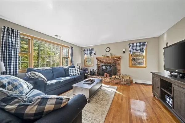 Abington, MA 02351,10 Old Country Ln