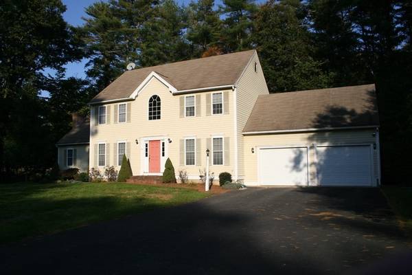 26 Orchard Cir, Halifax, MA 02338