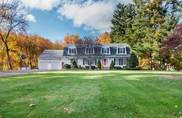 11 Oriole Rd, Medfield, MA 02052