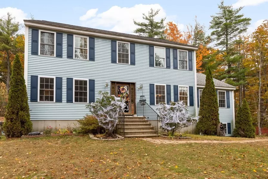 17 Wellington Rd, Ashby, MA 01431