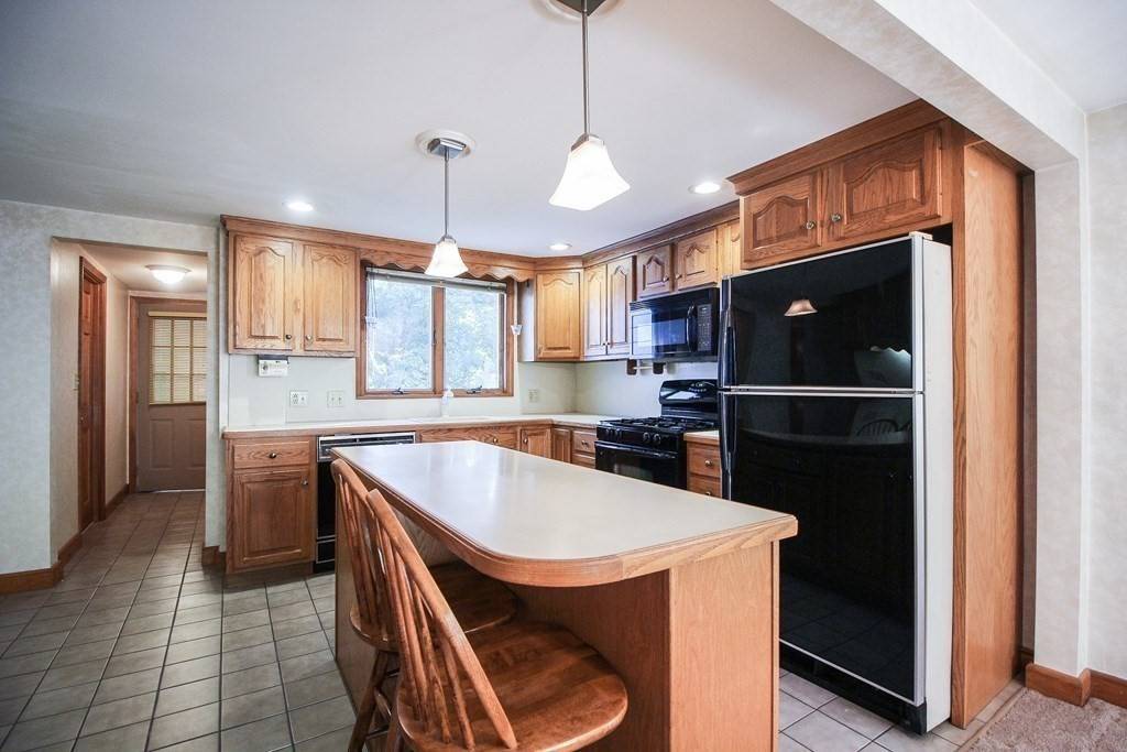 Wakefield, MA 01880,22 Robert St