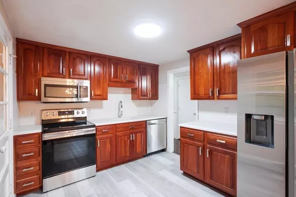Abington, MA 02351,79 Loganberry Dr