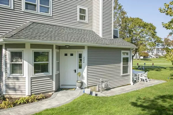 224 White Cliffs Drive #224, Plymouth, MA 02360