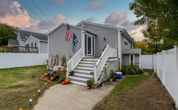 97 Nantasket Ave, Hull, MA 02045