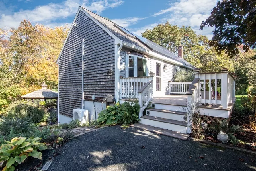 5 Strawberry Ln, Kingston, MA 02364