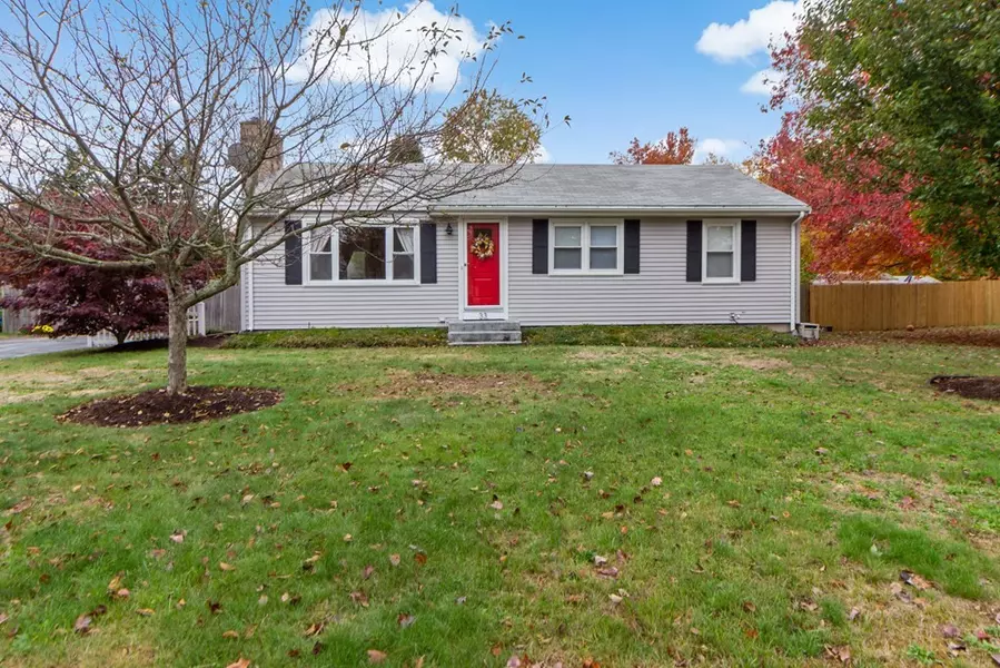 33 Briarwood Dr, Seekonk, MA 02771