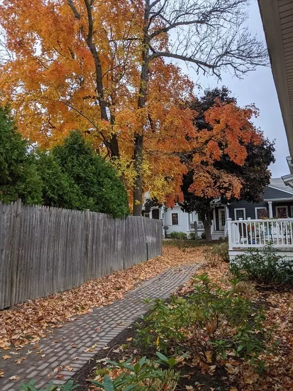 Ipswich, MA 01938,16 Green St #11