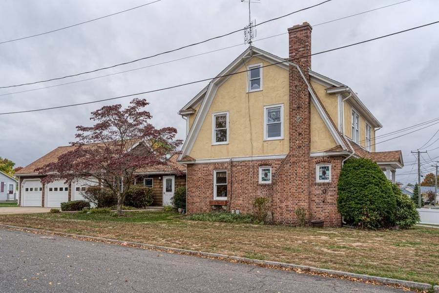 218 Island Pond Rd, Springfield, MA 01118