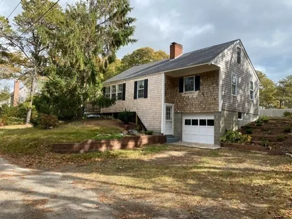 15 Laurie Ln, Harwich, MA 02646